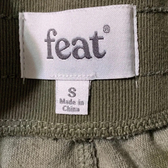 Feat Dark Olive Womens Blanket Blend 2.5" Shorts size small - Picture 2 of 4